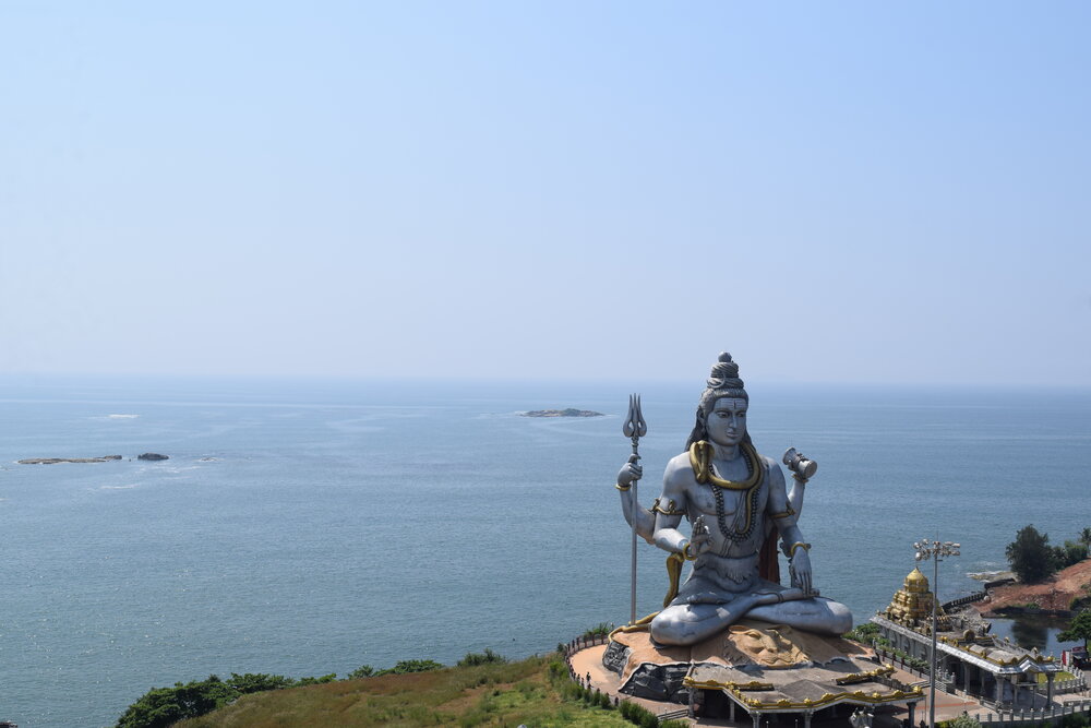 shiva-statue-overlooking-the-arabian-sea-from-21st-floor